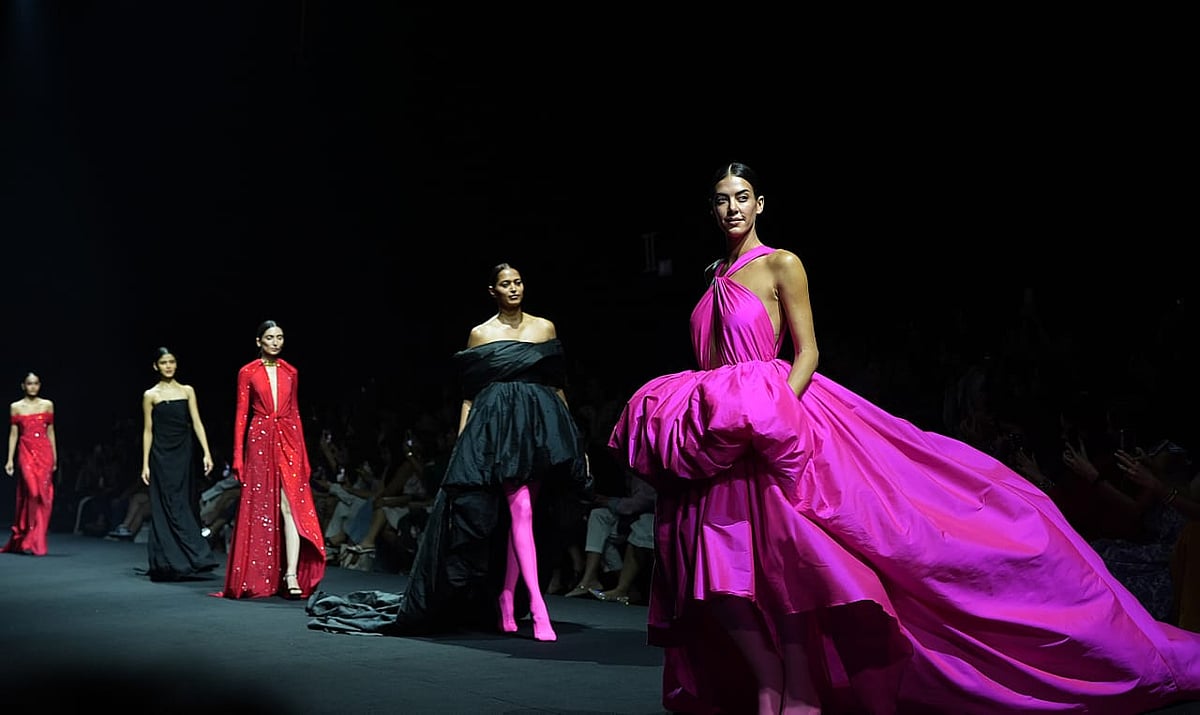 Dinesh Parab/Outlook : Models present creations by Yousef Akbar, during the Fashion Design Council of India (FDCI) Lakme Fashion Week (LFW) in Mumbai, 29 March 2025. 