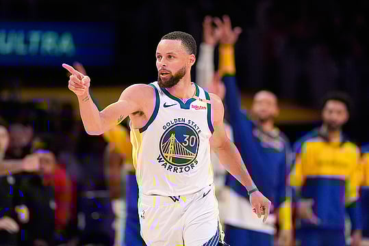 NBA: Stephen Curry Overshadows LeBron James As Golden State Warriors Beat Los Angeles Lakers 123-116
