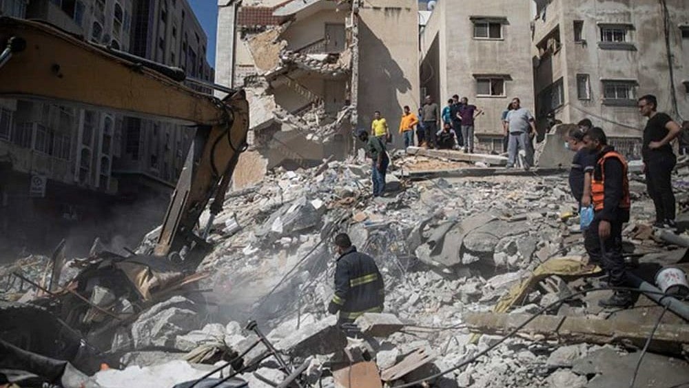 | AP : Israeli Airstrike Kills At Least 100 In Gaza Strip, Including 27 In School Attack; Two Killed In Lebanon