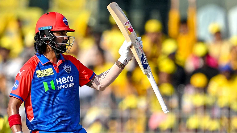 KL Rahul celebrates after bringing up his half-century - null