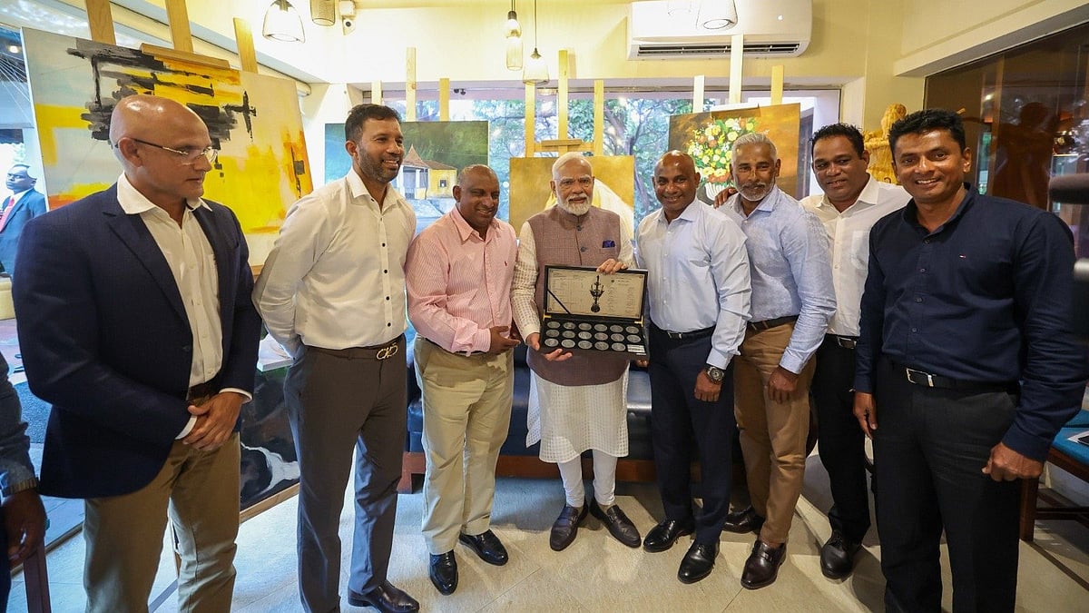 X / narendramodi : Narendra Modi with Sri Lana's World Cup winners.