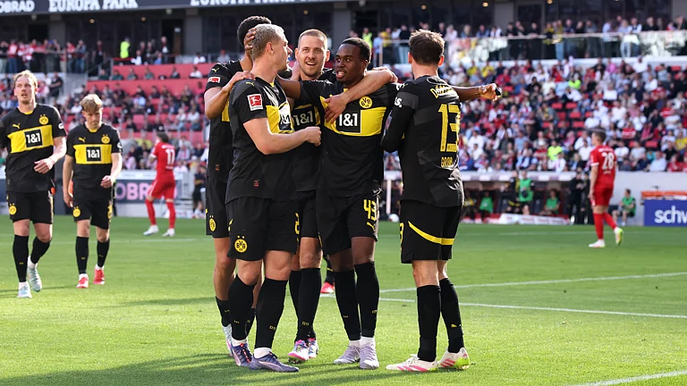 Borussia Dortmund celebrate their win over Freiburg - null
