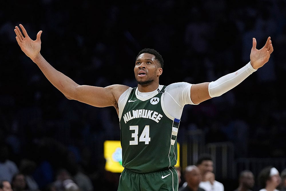 | Photo: AP/Lynne Sladky : NBA: Milwaukee Bucks vs Miami Heat