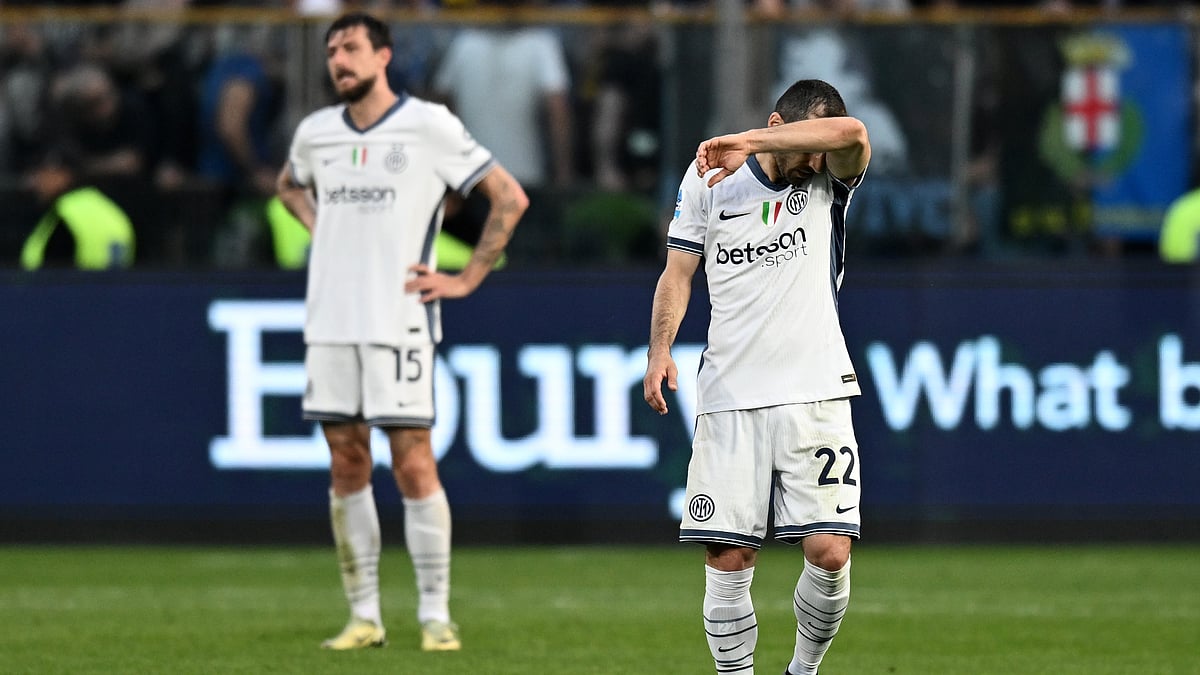 Inter's players look dejected after their defeat