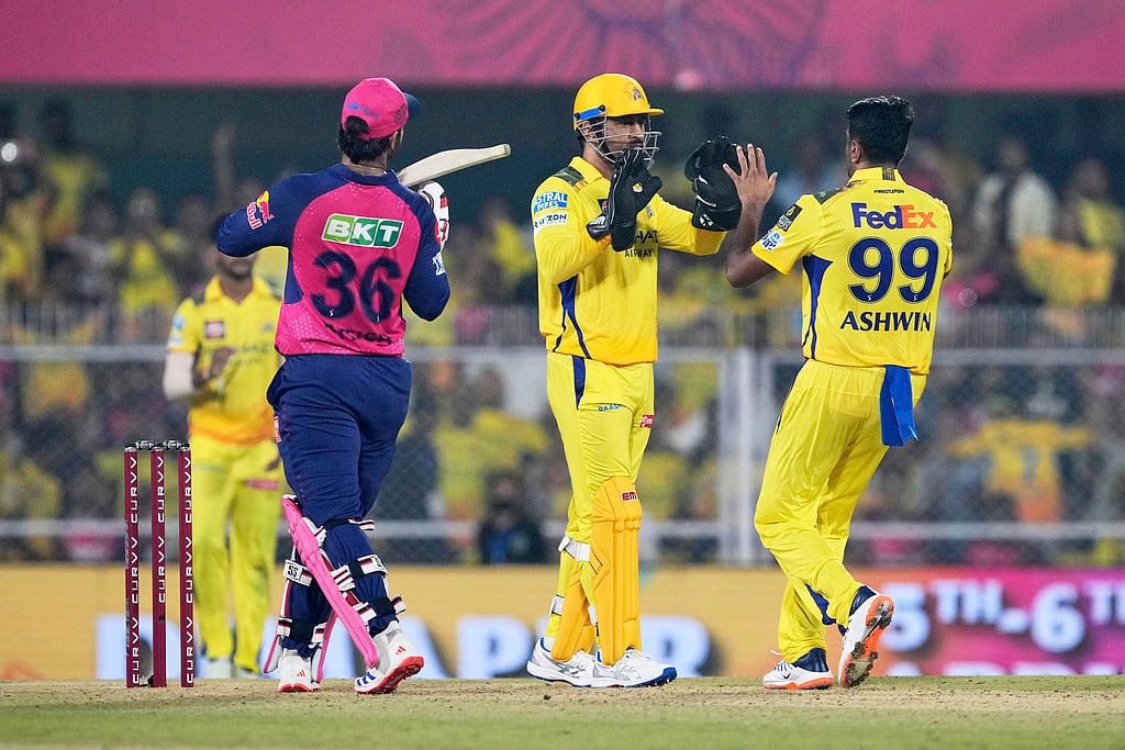 R Ashwin celebrates with MS Dhoni