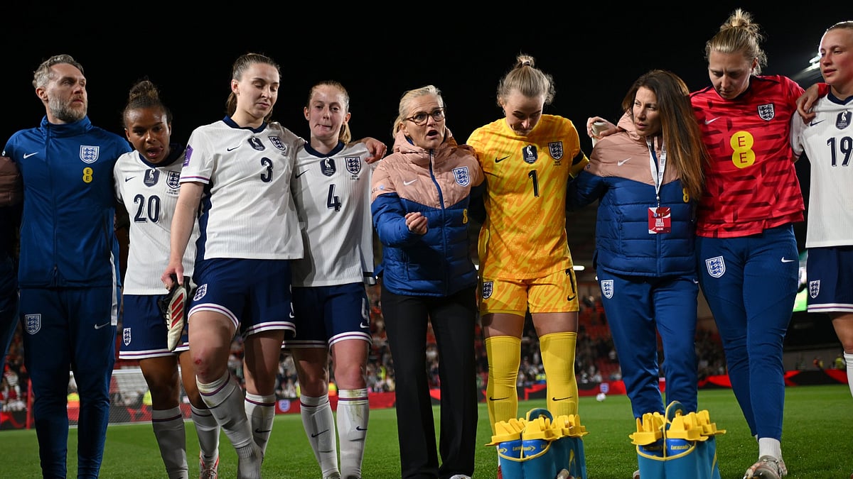 Sarina Wiegman with the England squad during Friday's match against Belgium.