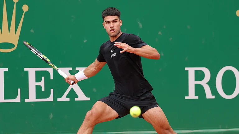 Carlos Alcaraz warms up for the Monte-Carlo Masters - null