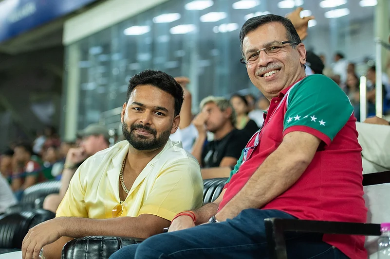 Rishabh Pant with Sanjiv Goenka in ISL semi-final