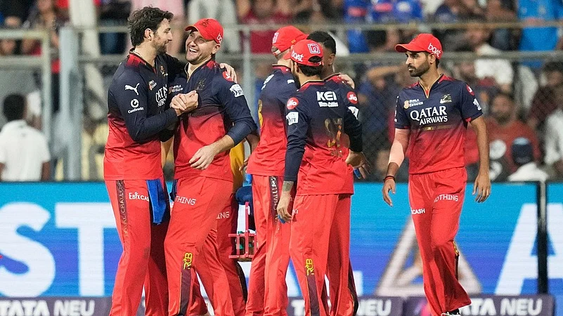 Royal-challengers-bengaluru-players-celebrate