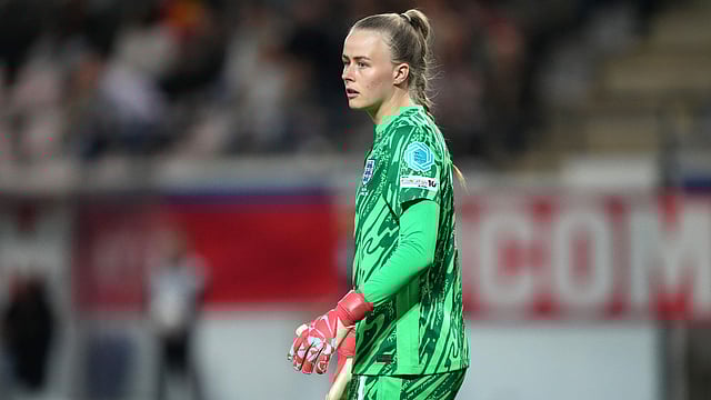 Hannah Hampton 'A Little Bit Ahead' Of Mary Earps In Race For Lionesses' Number One Shirt, Says Sarina Wiegman