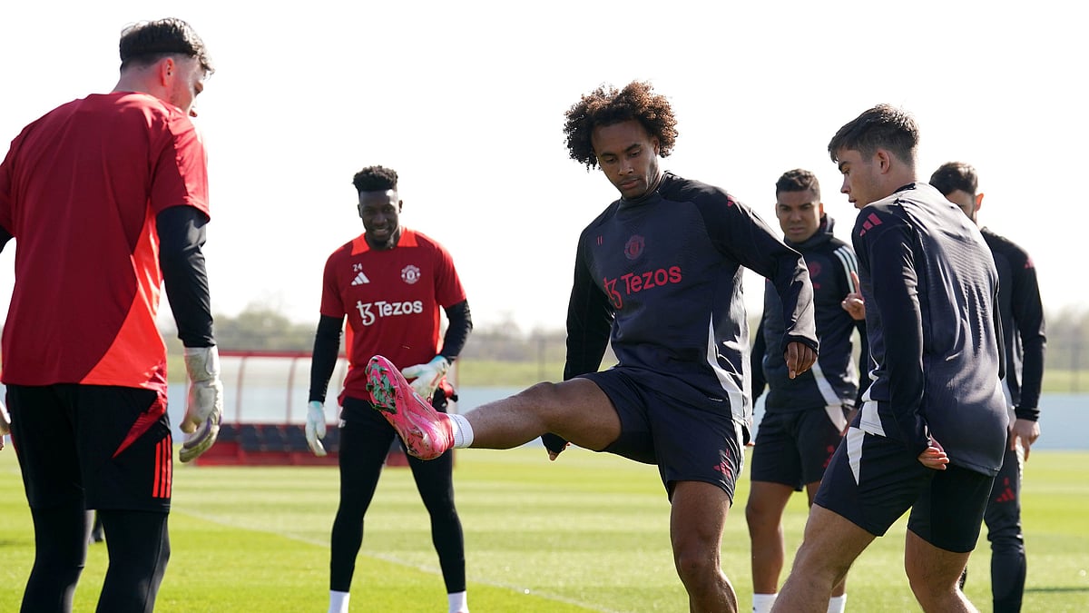 Martin Rickett/PA via AP : Manchester United's Joshua Zirkzee, centre, attends a training session ahead of the Europa League quarterfinal first leg soccer match against Lyon, at Trafford Training Centre, Carrington, England.
