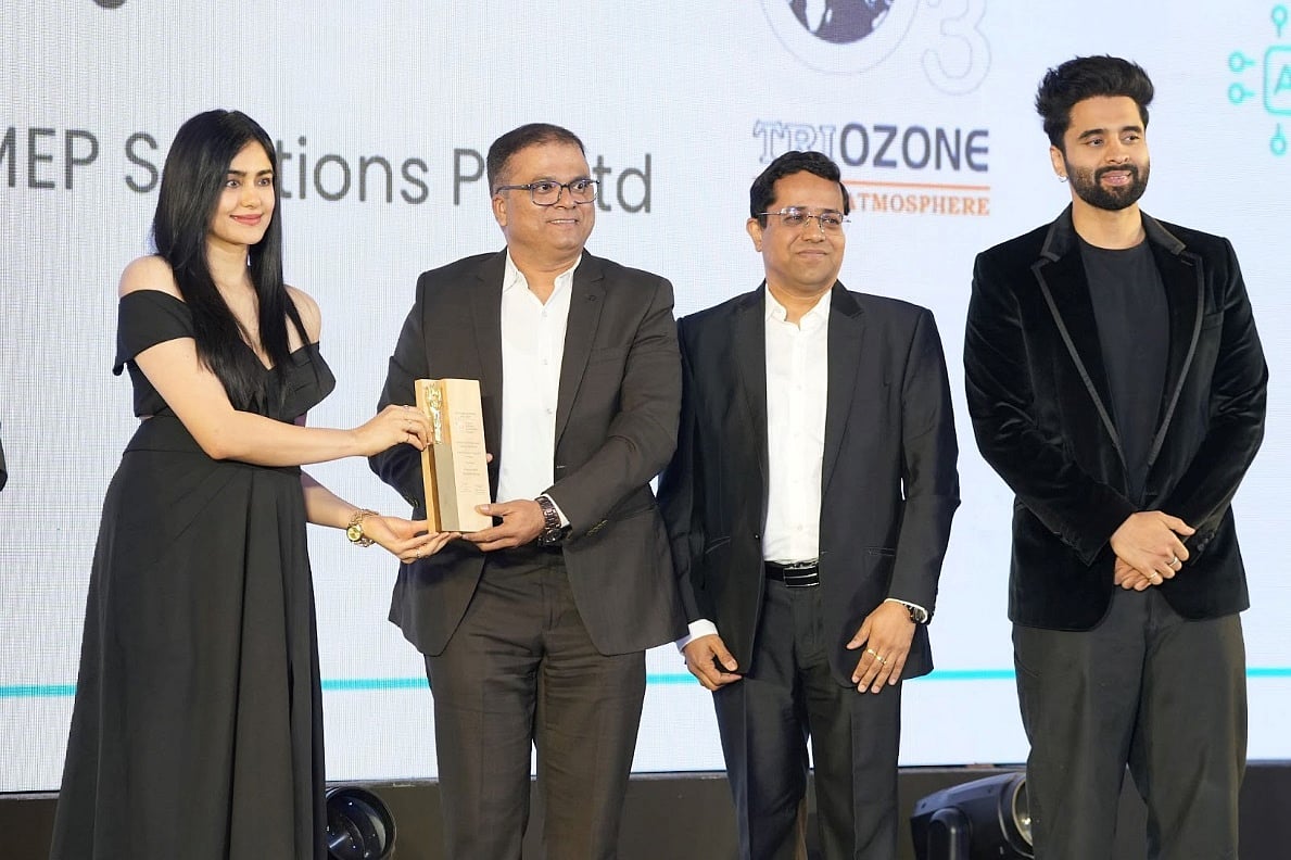 Co-founders of Triozone MEP Solutions - Satish Shinde & Yogesh Angne received the award for Excellence in Data Center Cooling Solutions