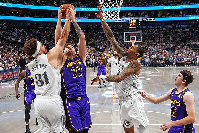 NBA: Los Angeles Lakers vs Dallas Mavericks