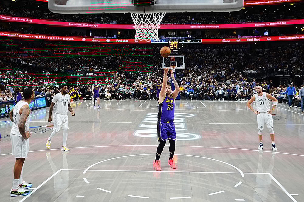 | Photo: AP/Julio Cortez : NBA: Los Angeles Lakers vs Dallas Mavericks