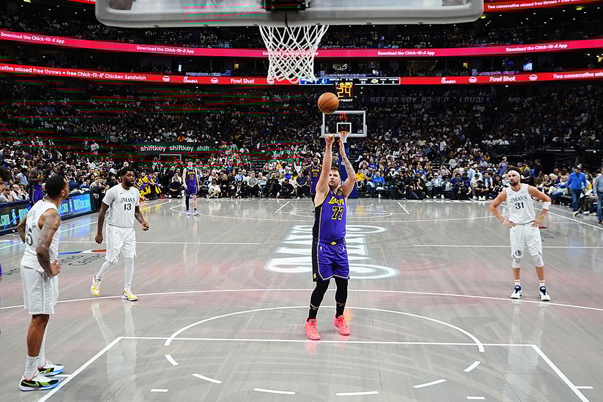 NBA: Dallas Mavericks vs Los Angeles Lakers