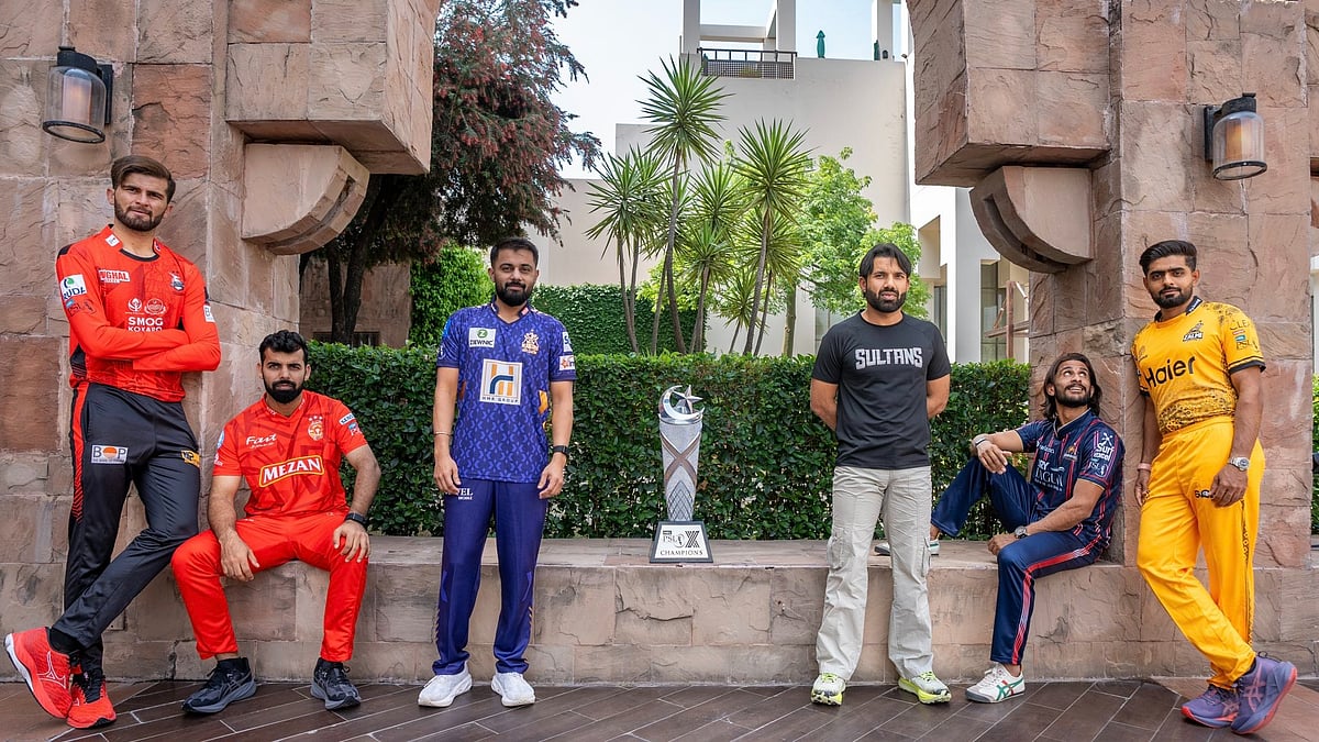 X/thePSLt20 : Captains of all the six franchises posing with the Pakistan Super League 2025 Trophy.