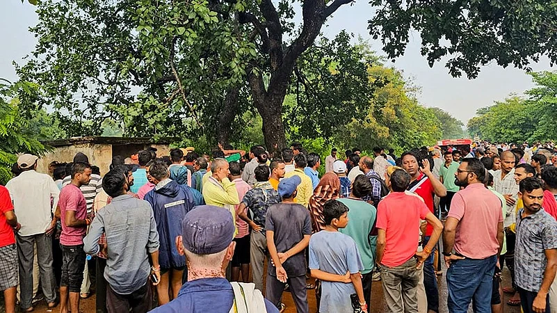 four killed due to lightning strike in jharkhand