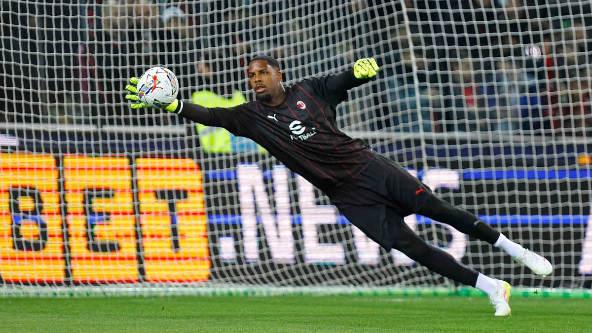 Maignan was stretchered off during Milan's win over Udinese