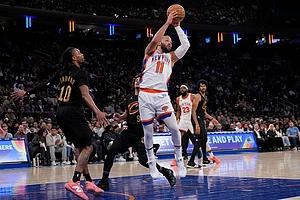 | Photo: AP/Seth Wenig : NBA Basketball 2024-25: New York Knicks vs Cleveland Cavaliers