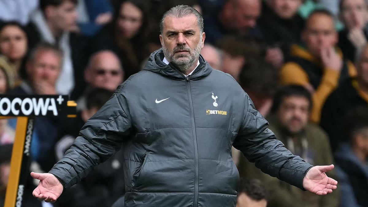 Postecoglou looks on during Spurs' defeat by Wolves