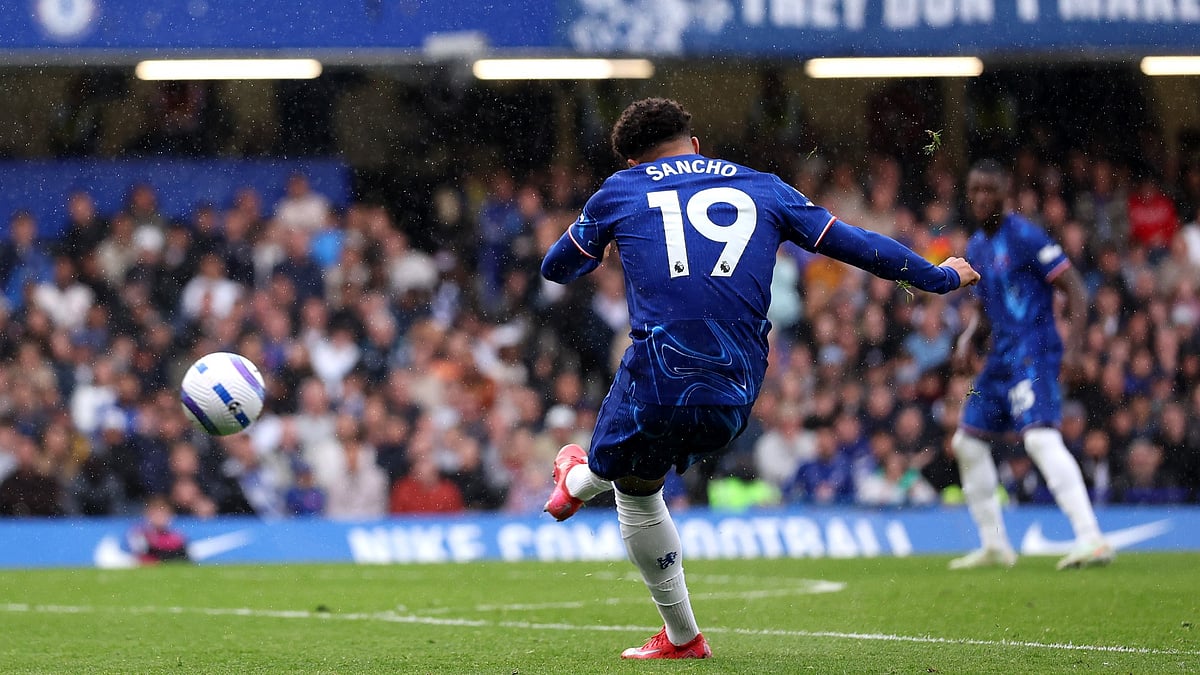 Jadon Sancho scores Chelseas second goal