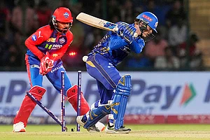 File : IPL 2025: Delhi Capitals vs Mumbai Indians