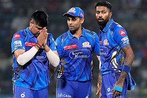 | Photo: AP/Manish Swarup : Mumbai Indians' Karn Sharma celebrates with teammates the dismissal of Delhi Capitals' Tristan Stubbs during the Indian Premier League cricket match between Delhi Capitals and Mumbai Indians at Arun Jaitley Stadium in New Delhi, India, Monday, April 14, 2025.
