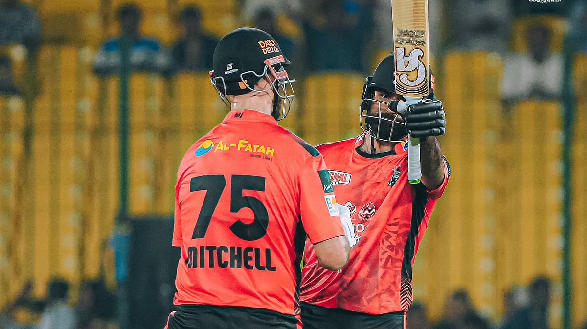 X/lahoreqalandars : Fakhar Zamaan raises his bat