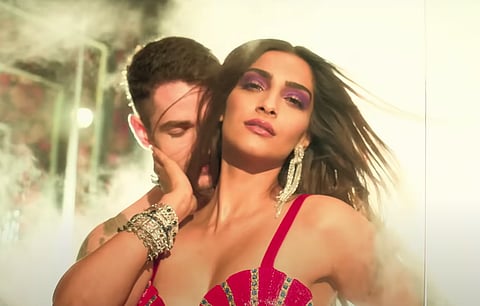Still from the song 'Tareefan'