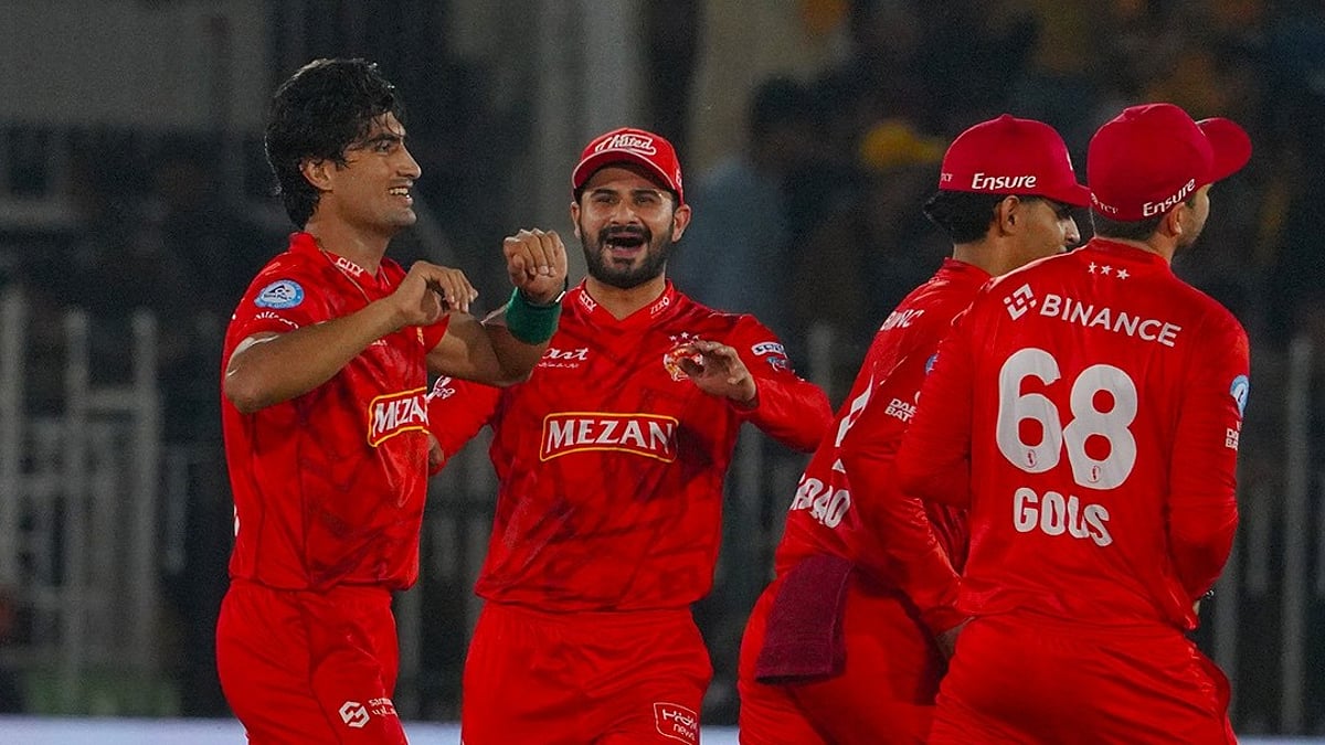 Islamabad United players celebrate