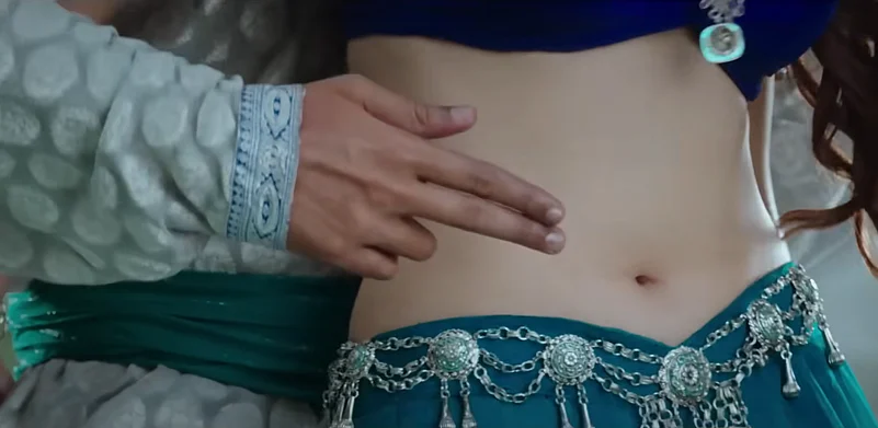 Still from the song Pacha Bottasi