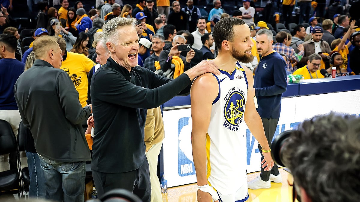 Steve Kerr celebrates with Stephen Curry