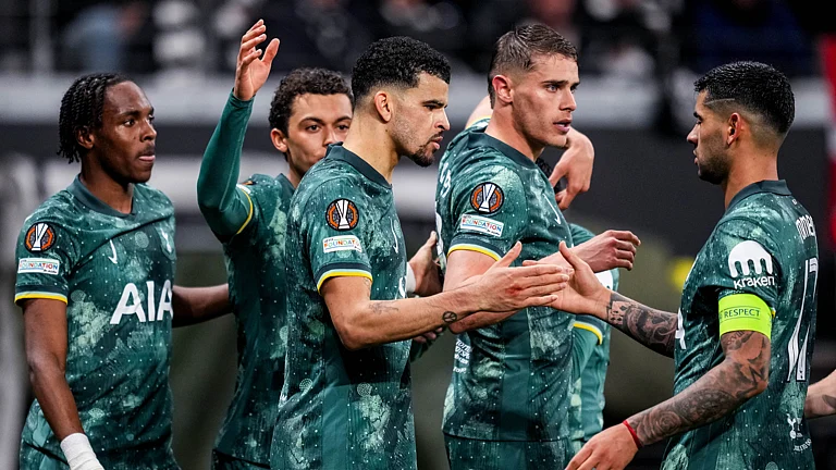 Dominic Solanke celebrates for Tottenham - null