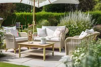 Functional & Fashionable Outdoor Spaces Functional & Fashionable Outdoor Spaces