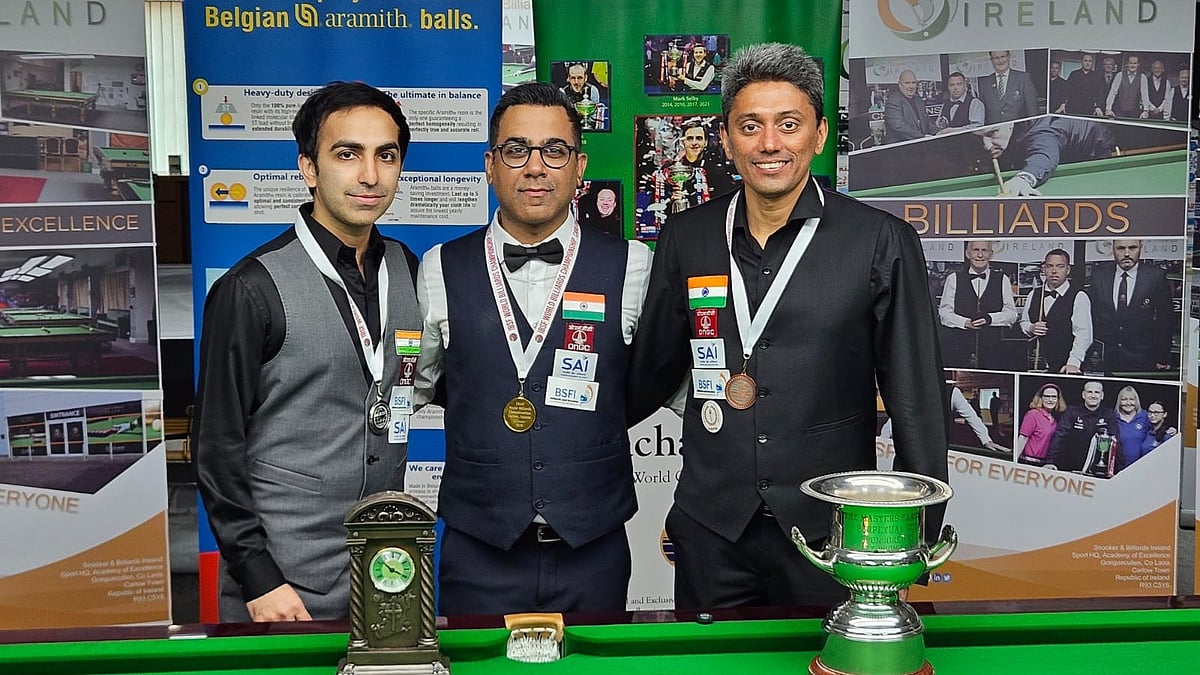 Photo: X | SAI Media : Pankaj Advani (L) with winner Sourav Kothari.