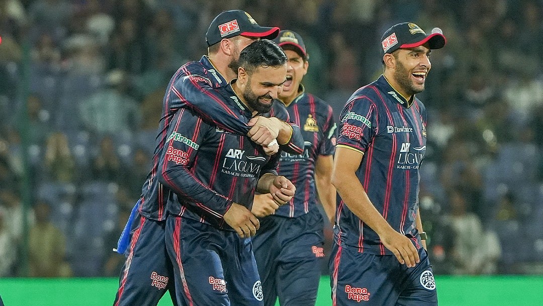 X/Pakistan Super League : Karachi Kings celebrate a Quetta Gladiators wicket.