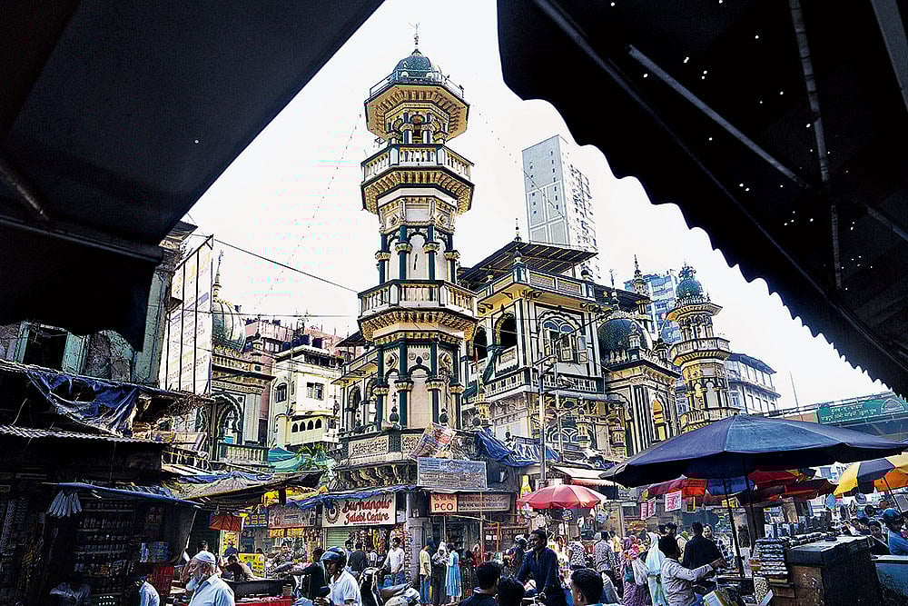 | Photo: Dinesh Parab : Caught in a Tussle: Minara Masjid at Mohammed Ali Road