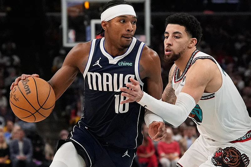 Basketball: Dallas Mavericks vs Memphis Grizzlies