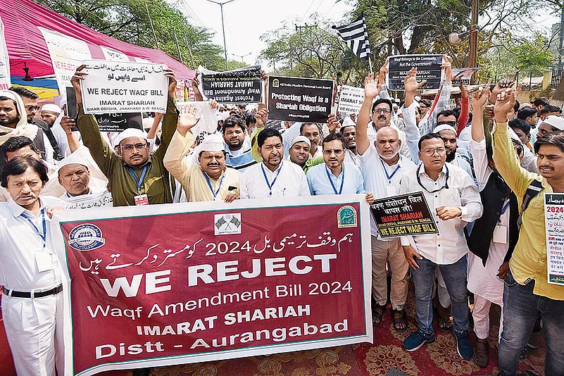 Members of AIMPLB protesting against the Waqf Bill in Patna