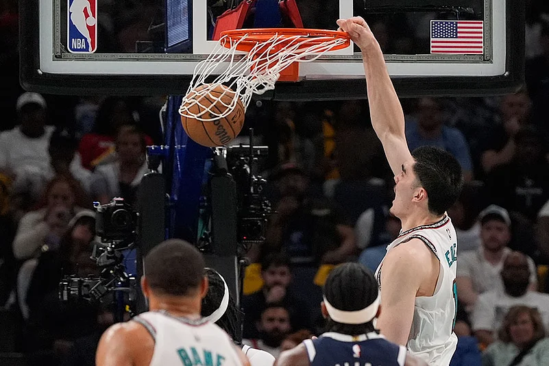 Basketball: Memphis Grizzlies vs Dallas Mavericks