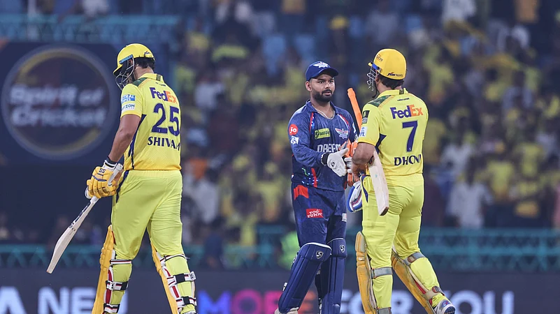 Lucknow Super Giants captain Rishabh Pant congratulates CSK. AP