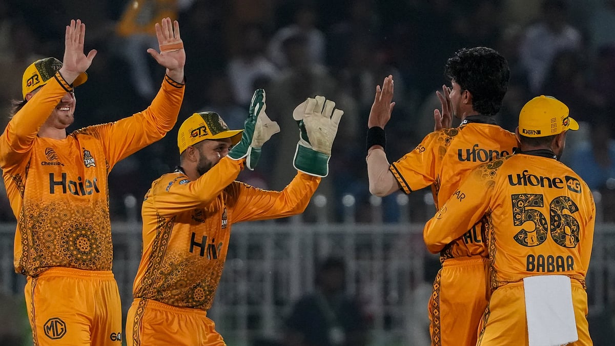 X | Pakistan Super League  : Peshawar Zalmi celebrate win over Multan Sultans. 