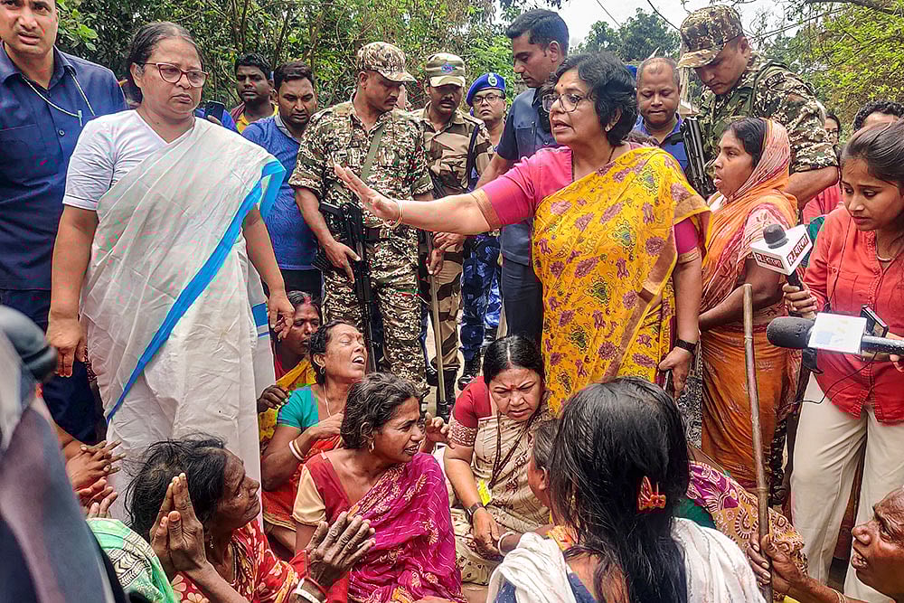 | Photo: PTI : NCW team meets riot-affected people in Bengal's Murshidabad