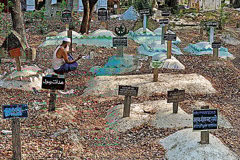 Prayer Time: The Aishbagh kabristan in Lucknow