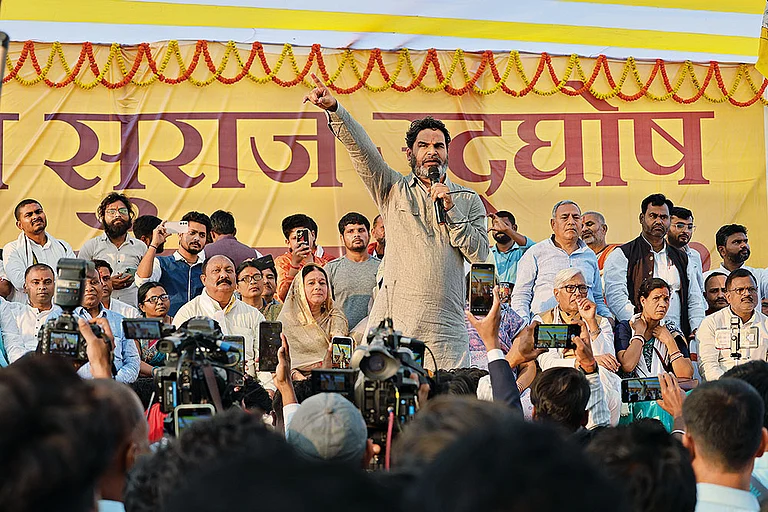 A Game Changer?: Prashant Kishor addressing a rally in Samastipur, Bihar, during his Jan Suraaj ‘Udghosh Yatra’ - | Photo: Ranjan Rahi