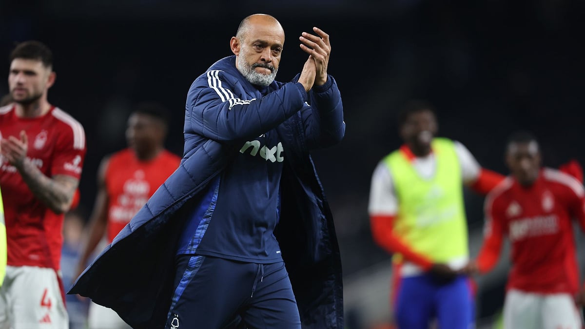 Nuno applauds Forest's supporters.