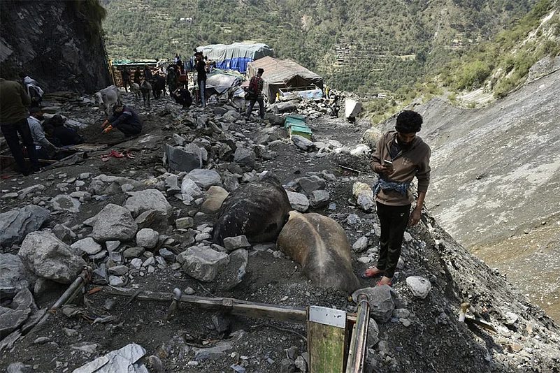 Jammu Kashmir weather: Landslide, Cloudburst, flash floods in J&Ks Ramban_photo 10