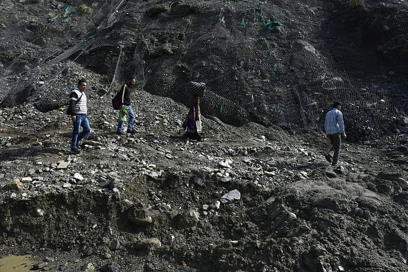 Jammu Kashmir weather: Landslide, Cloudburst, flash floods in J&Ks Ramban_photo 2
