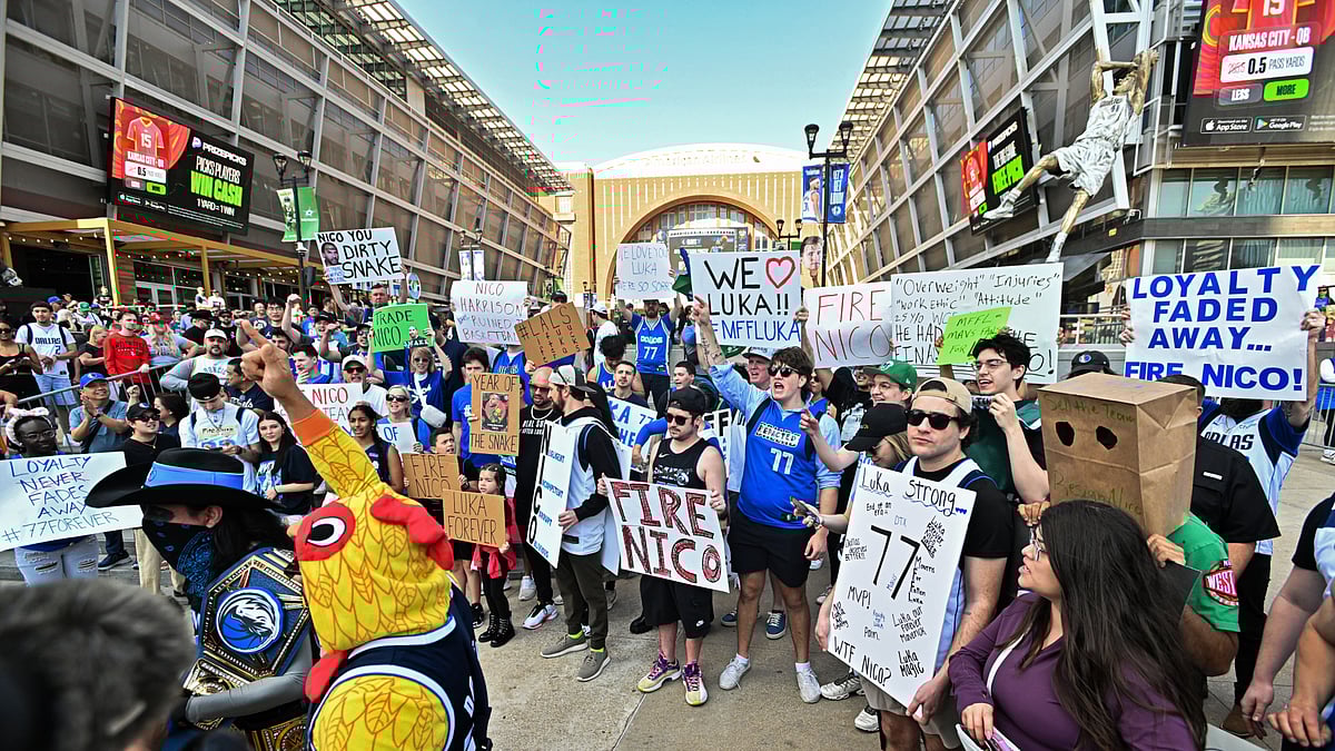 Dallas fans protest the decision to trade Luka Doncic