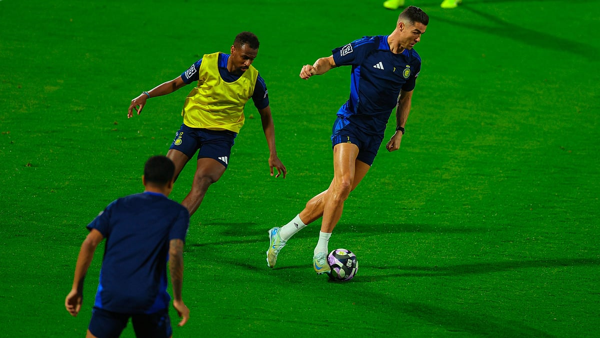 Cristiano Ronaldo (right) trains ahead of Al-Nassr's face-off with Damac in the Saudi Pro League. - X/AlNassr FC